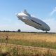 Imagen para el artículo titulado La descomunal aeronave Airlander 10 se estrella de cabeza durante un aterrizaje de prueba